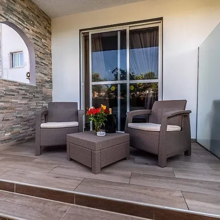 Отель Sunshine 2*